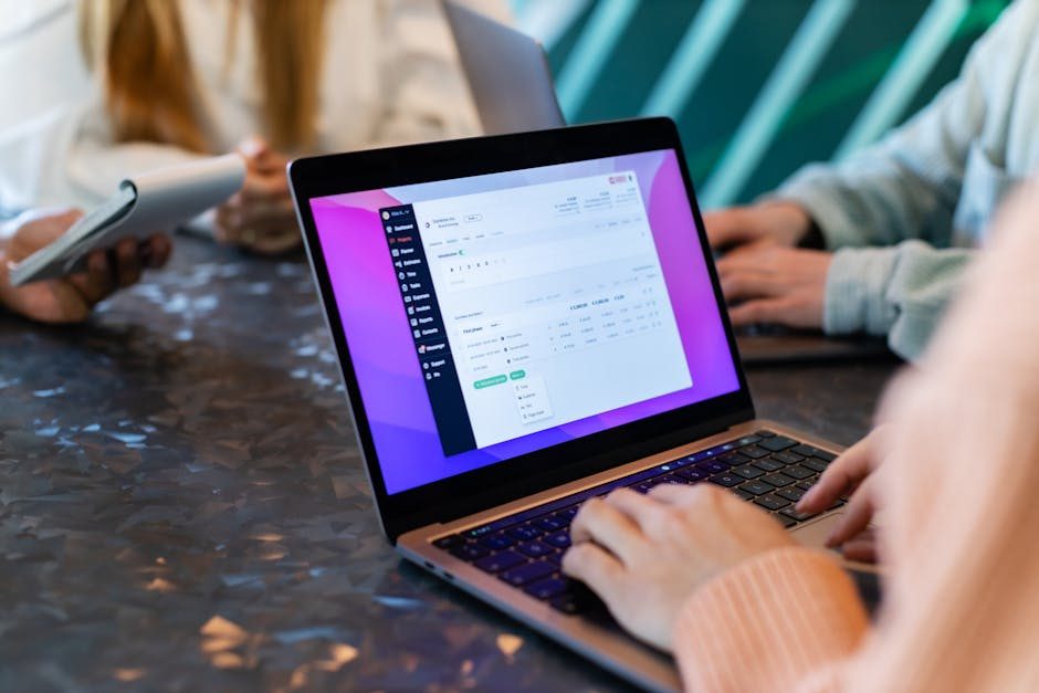 Gründer eines SaaS-Start-ups bei der Planung